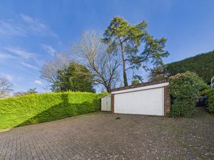 DOUBLE GARAGE & DRIVEWAY- click for photo gallery